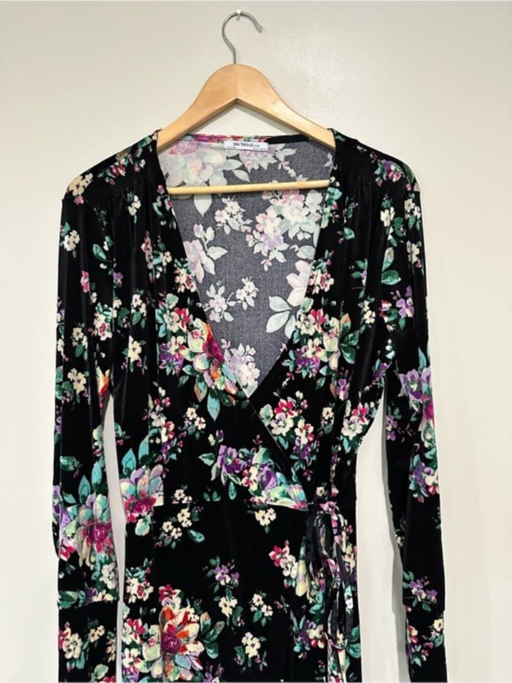 Zara Trafaluc Floral Velvet Wrap Dress Black Pink Long Sleeve Size L - Picture 4 of 10